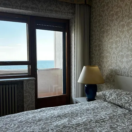 Front - 3 Bedrooms باري