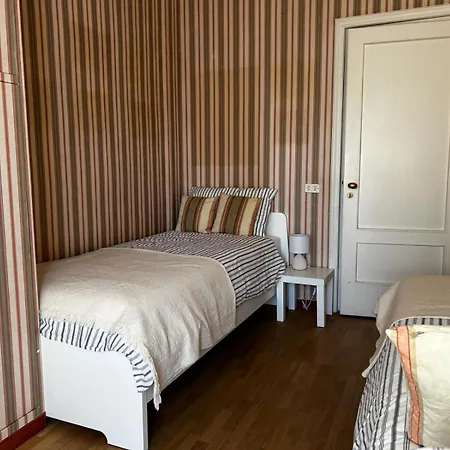 Front - 3 Bedrooms شقة