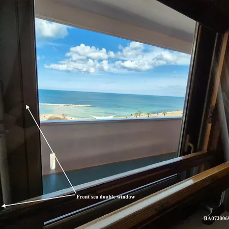 Front - 3 Bedrooms 아파트