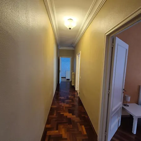 Front - 3 Bedrooms 아파트 *