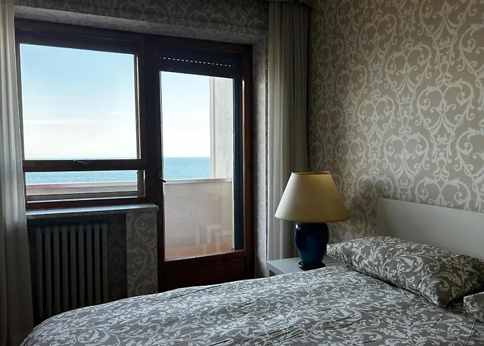 Front - 3 Bedrooms Bari