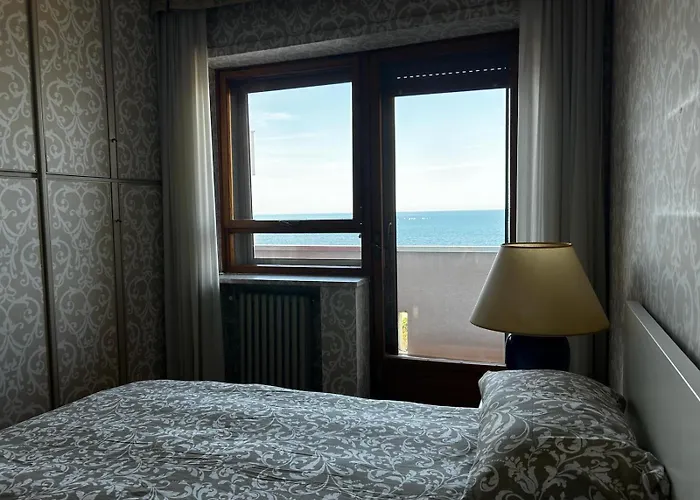 Front - 3 Bedrooms Lejlighed Bari