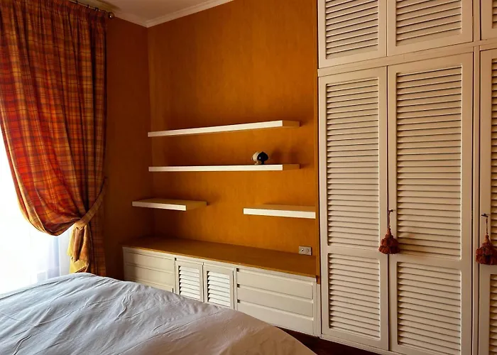 Front - 3 Bedrooms Lejlighed Bari