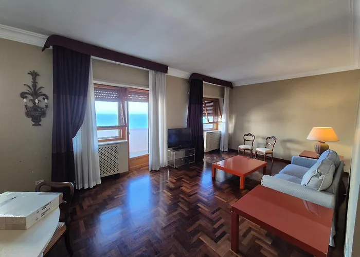 Front - 3 Bedrooms Lejlighed *