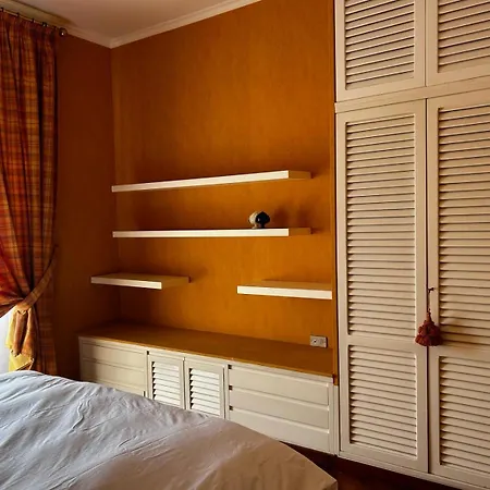 Front - 3 Bedrooms Apartament Bari