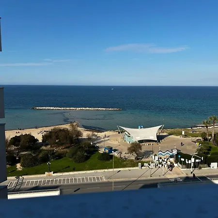 Front - 3 Bedrooms Апартаменты Бари