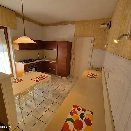 Front - 3 Bedrooms * Бари