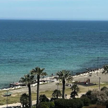 Front - 3 Bedrooms Lejlighed Bari