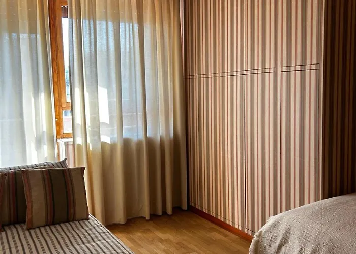 Front - 3 Bedrooms Bari