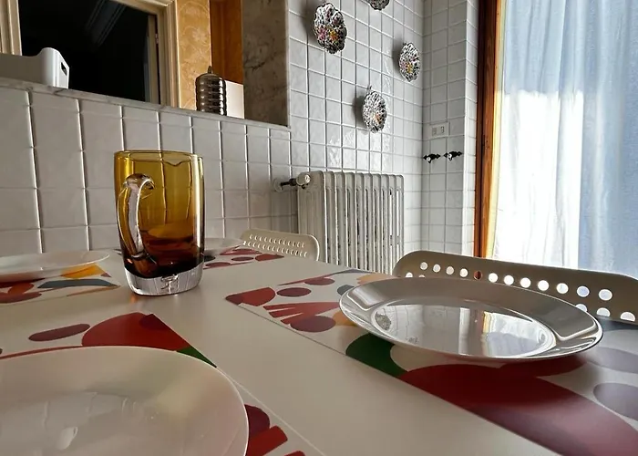 Front - 3 Bedrooms Lägenhet Bari