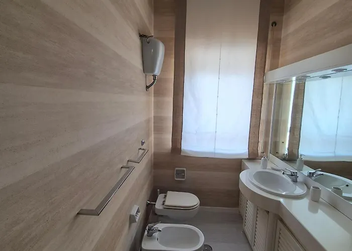 Front - 3 Bedrooms Bari